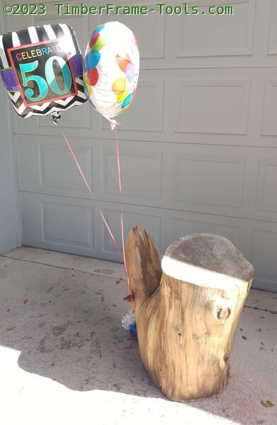 Birthday stump with balloons.